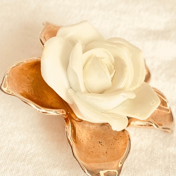 Rose Brooch Off White Porcelain Over Gold Tone Leaves - Picture 3 of 6
